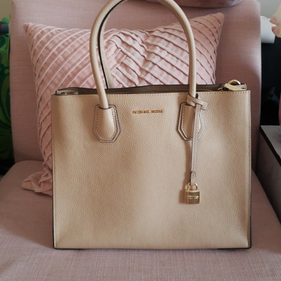 Michael Kors Mercer Tote (SOLD!) - Picture 1 of 8